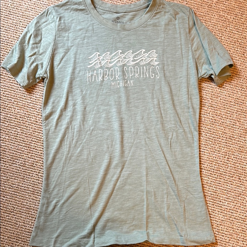 Artisans women's size large Harbor Springs Graphic T-Shirt